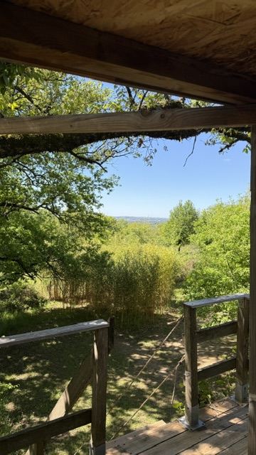 La cabane vue depuis le jardin clos, chambre d'hôte à Arthès