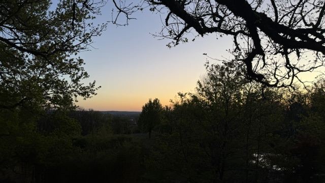 Coucher de soleil depuis la cabane, chambre d'hôte à Arthès près d'Albi