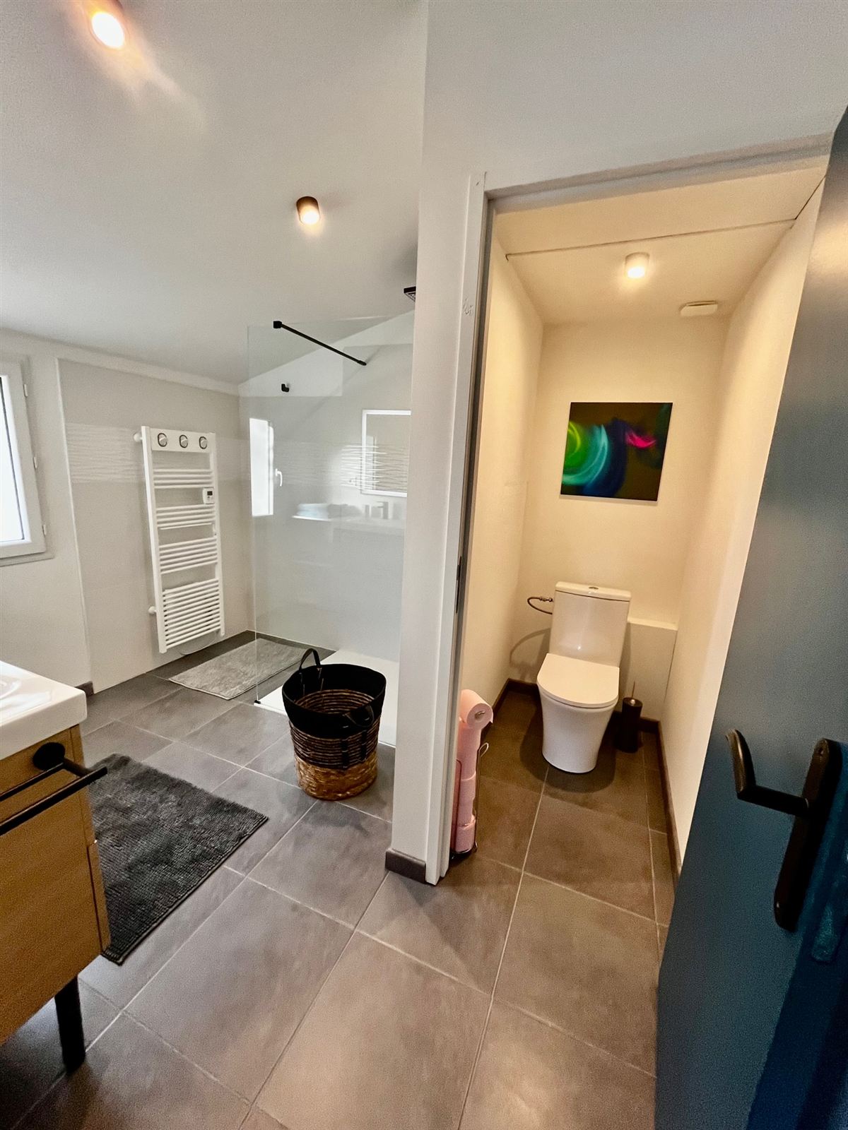 Salle d'eau et WC séparé de la chambre d'hôte à Arthès