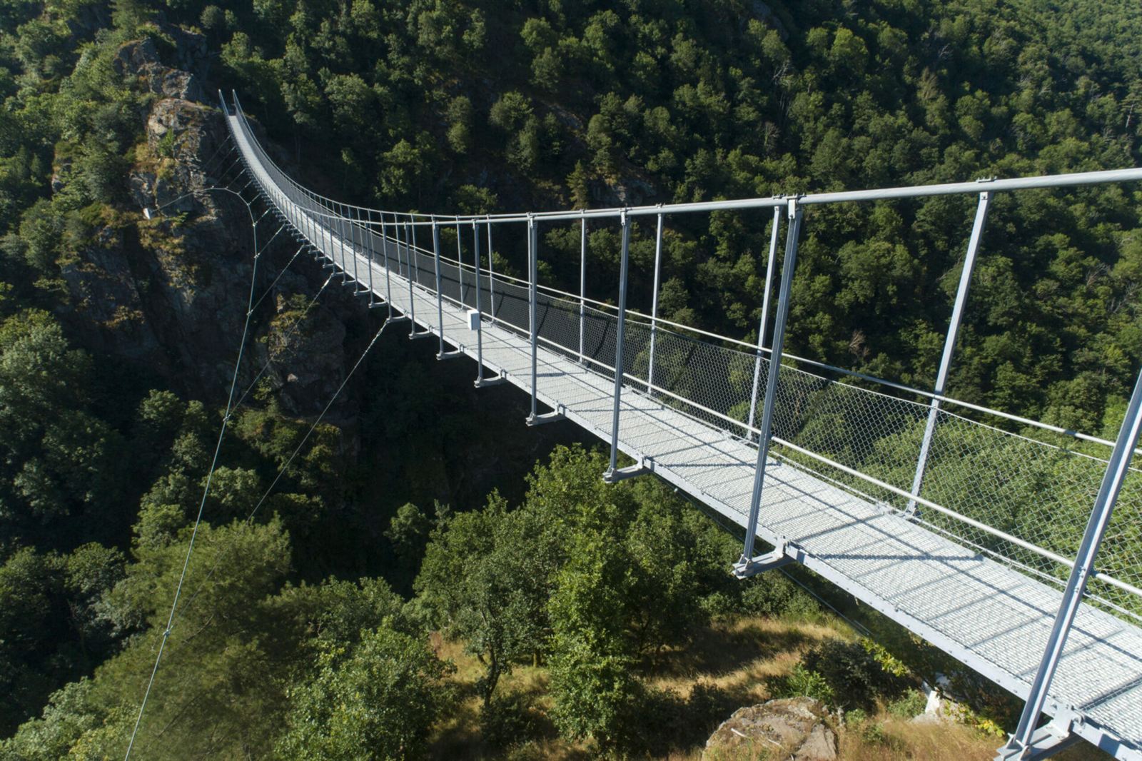 La passerelle de Mazamet au-dessus des gorges, Montagne Noire dans le Tarn