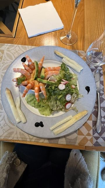 Entrée fraîche de saison, table d'hôte aux produits locaux près d'Albi