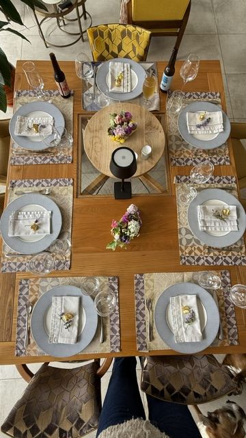 La table d'hôte dressée chez Marc & Fred, près d'Albi
